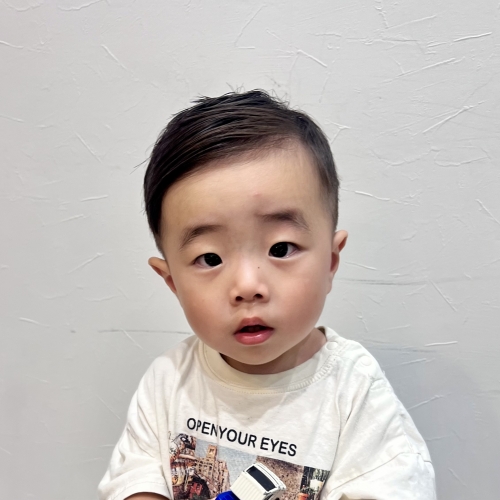 子供の髪型　サイドパートフェード