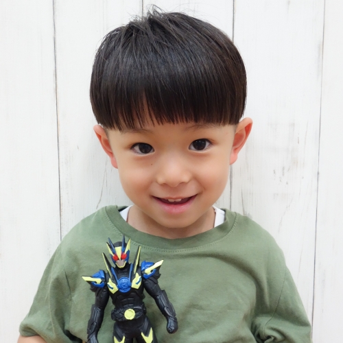 子どもの髪型　ツーブロマッシュ