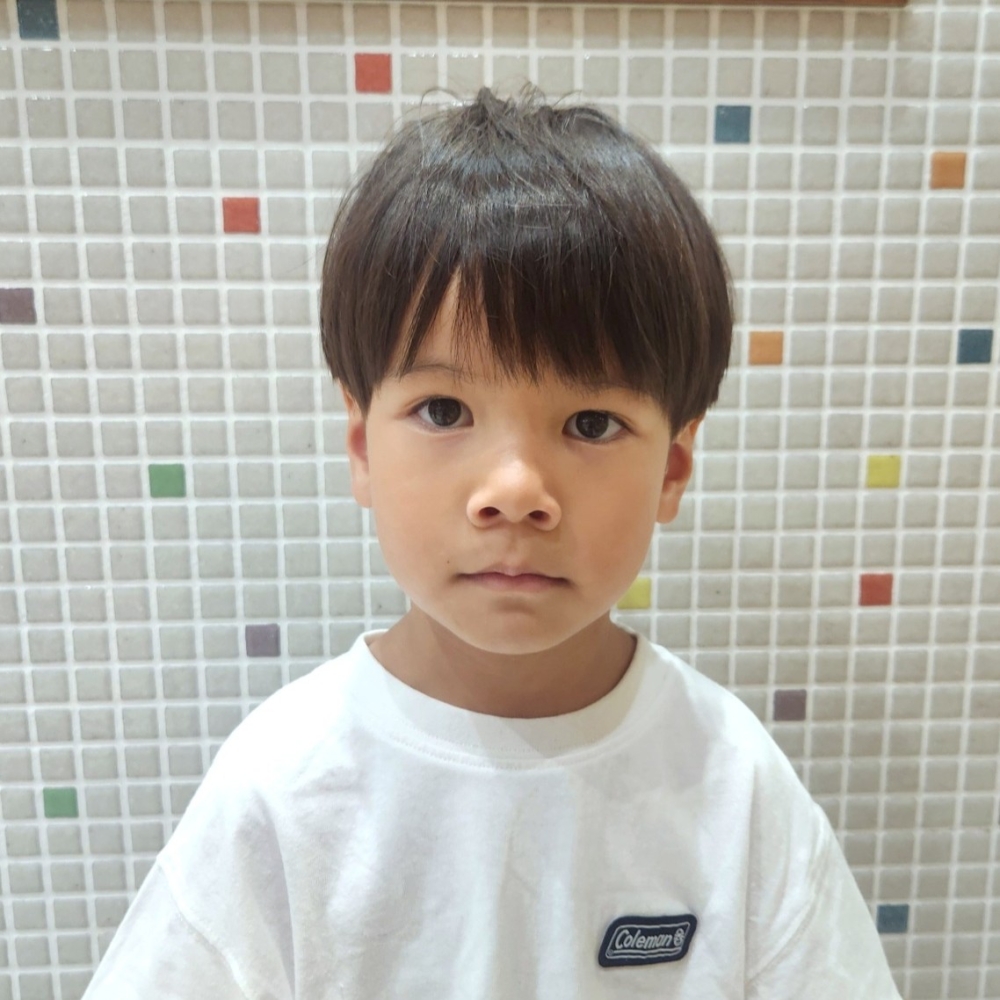 こどもの髪型　ナチュラルツーブロック