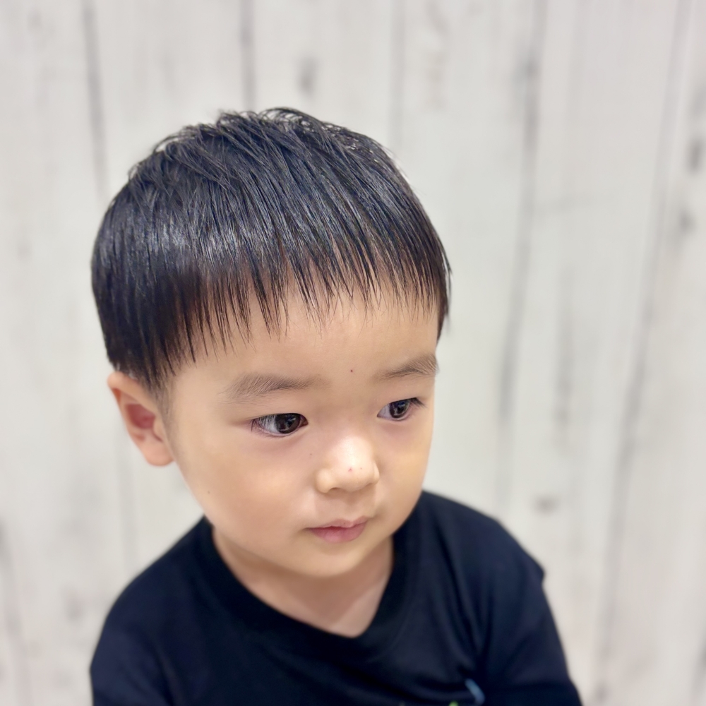 こどもの髪型　ツーブロックショート