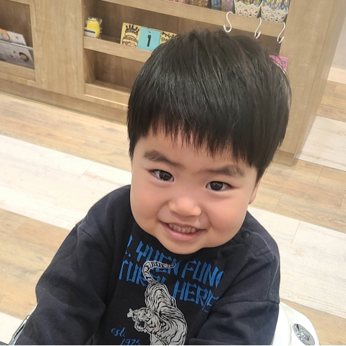 こどもの髪型　刈り上げショート