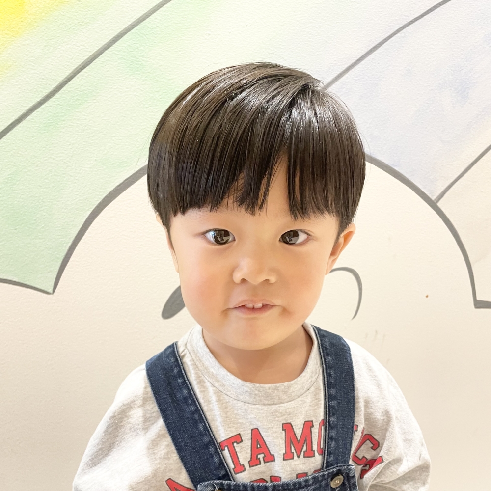 こどもの髪型　耳だしマッシュ