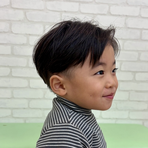 こどもの髪型　アップバングマッシュ