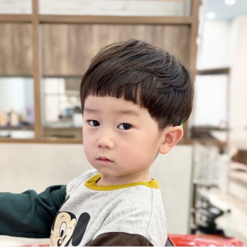 こどもの髪型　ぱっつんマッシュ