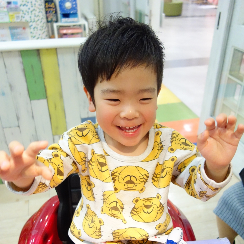 こどもの髪型　アシメスタイル