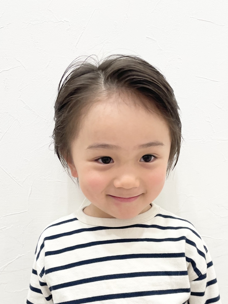 クールミディアムボブ